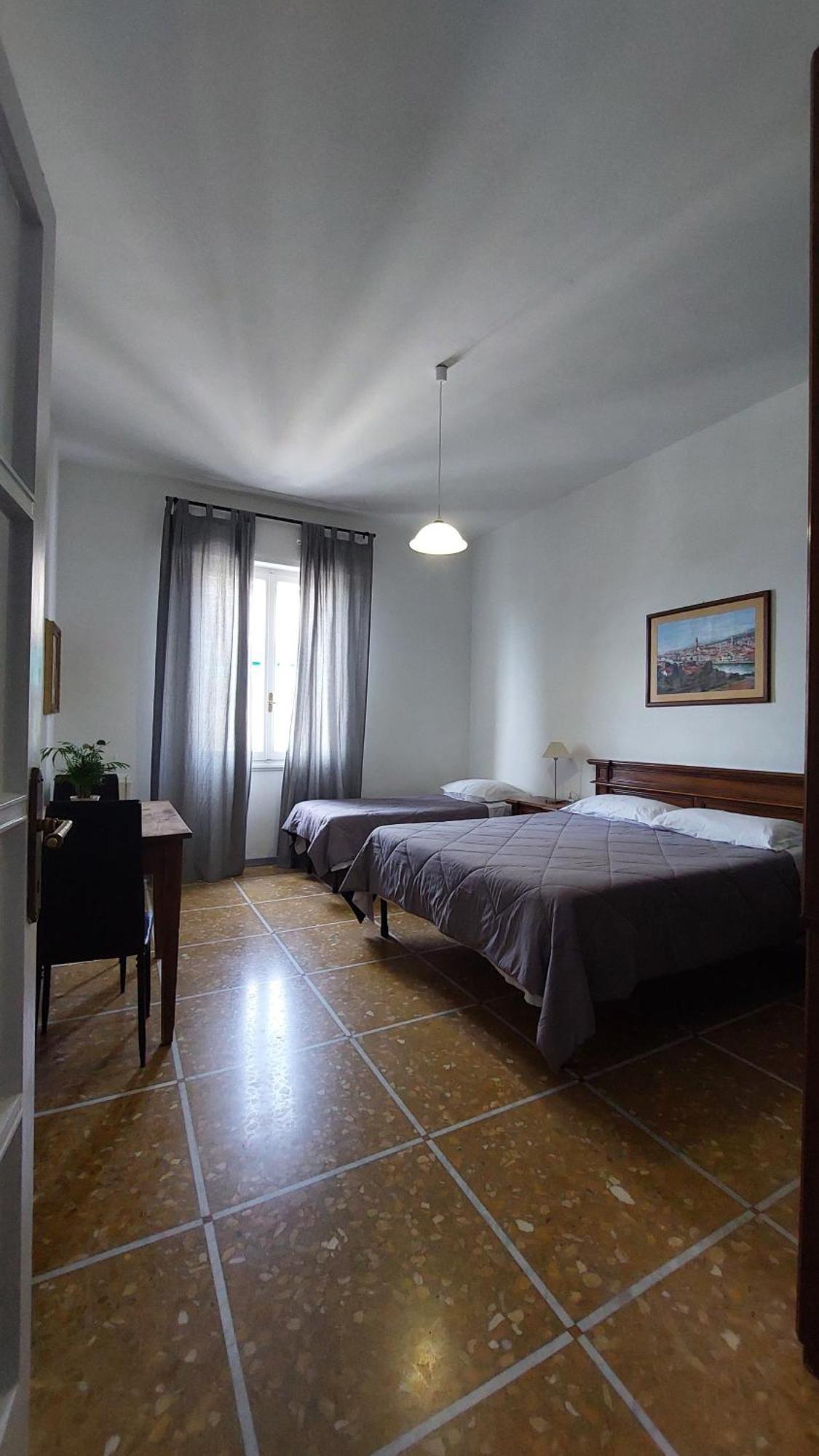 Homestay Largo Cesare Cantu - *